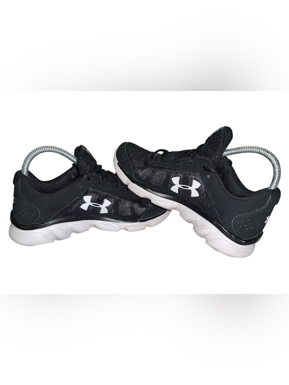 UNDER ARMOUR
Under Armour Women's Micro G Assert size 8